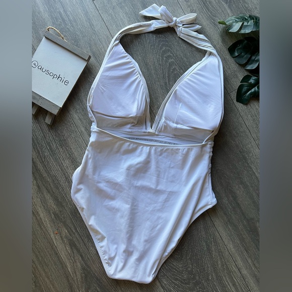 Gottex Finesse Halter One Piece Swimsuit in White. Size 10 - Picture 10 of 14
